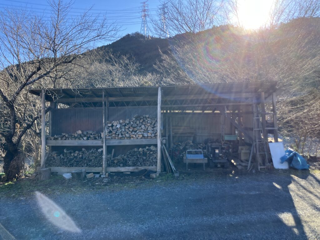 薪棚　倉庫小屋