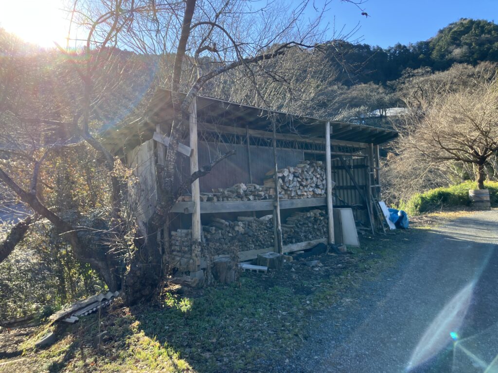 薪棚　倉庫小屋